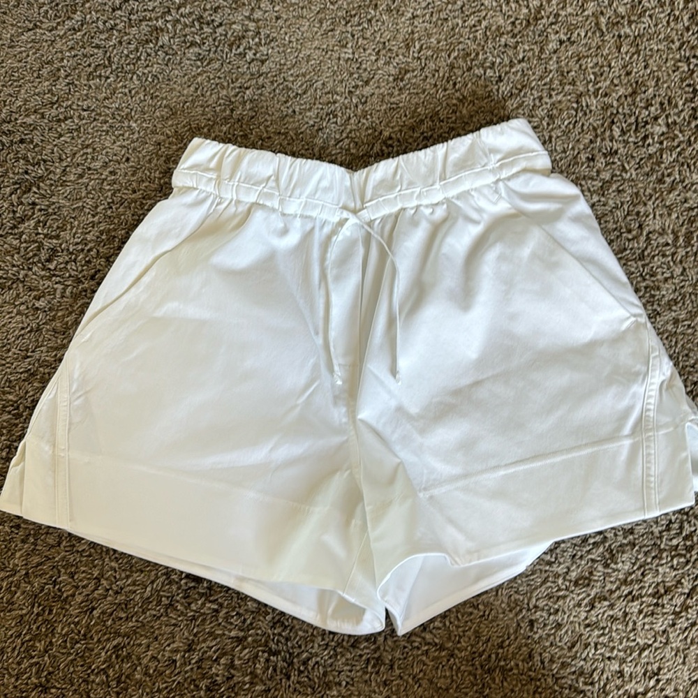 High waisted, white shorts